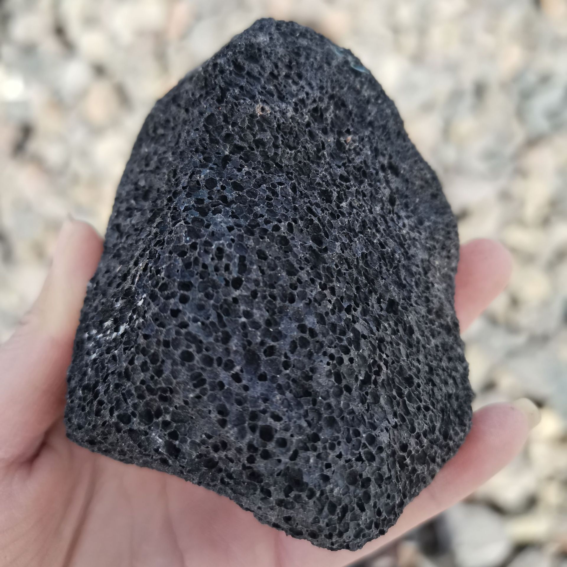 厂家供应火山石颗粒 多肉种植火山石 人工湿地水处理用火山岩