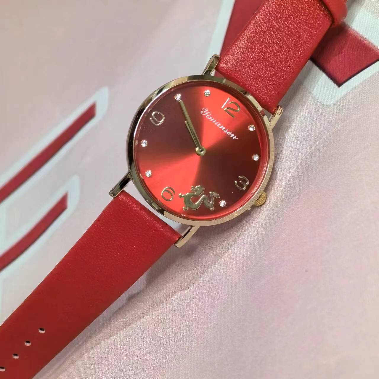 意曼森龙年限定红色石英手表女士中国风小众轻奢高级感批发-阿里巴巴