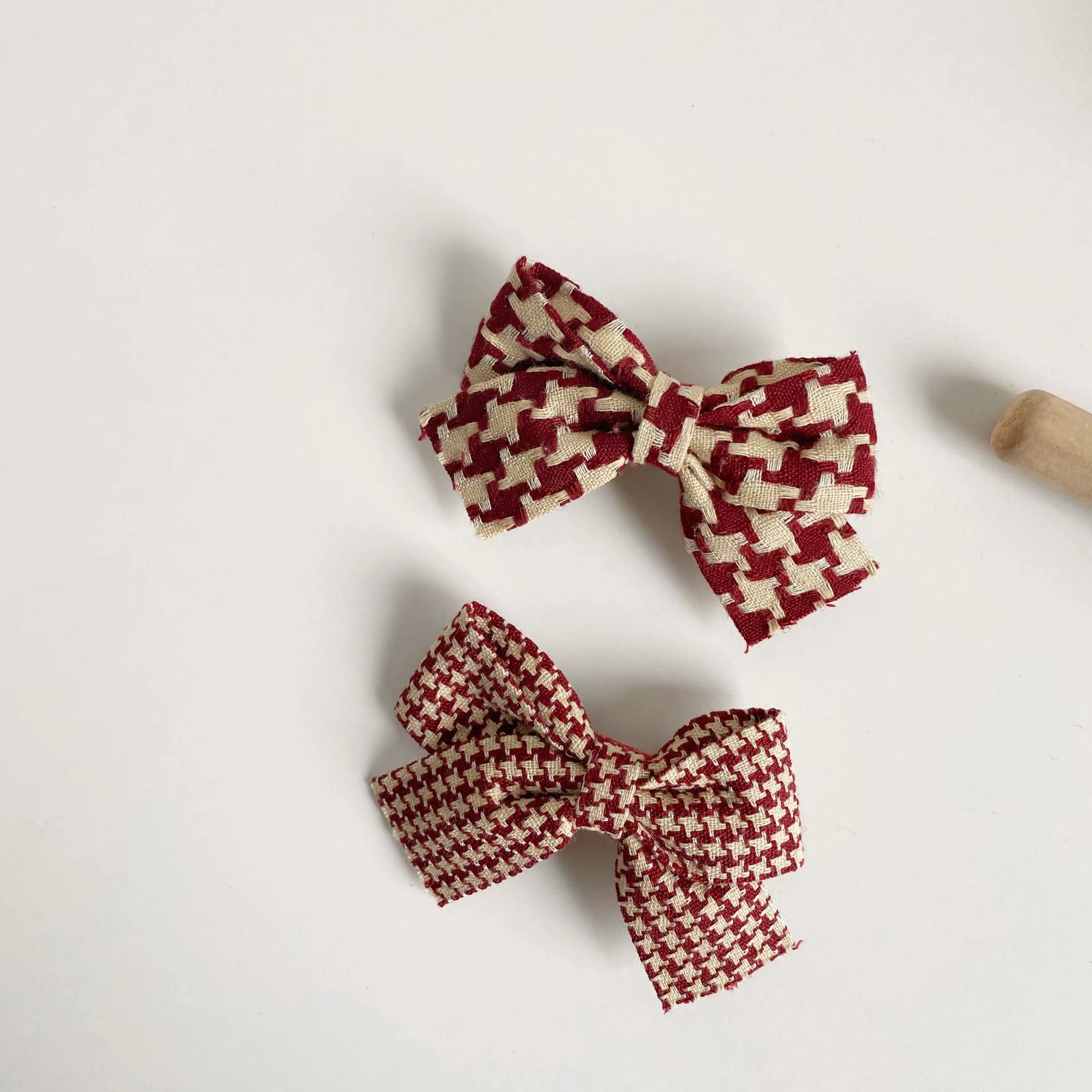 商品描述上市年份/季节2021年夏季适用人群儿童种类发夹,发卡颜色酒红