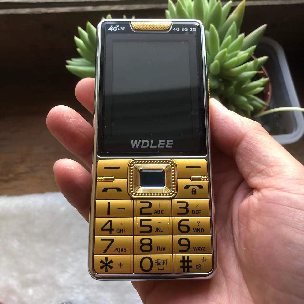 万德利a10三网通4g老年手机大电池大喇叭按键直板功能机语音王机