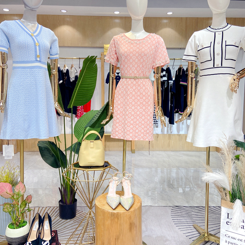 夏季品牌女服装