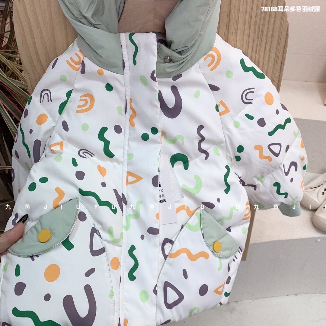 九鱼奶哈现货直销男童女童冬季带耳朵连帽卡通短款中腰防风羽绒服