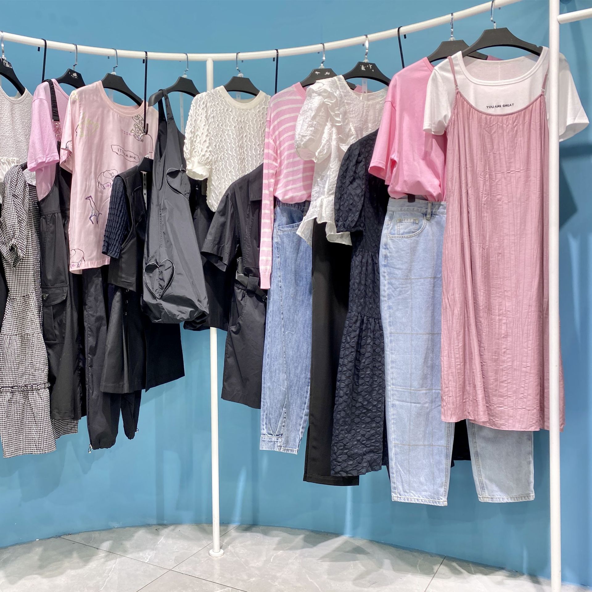 22smm 品牌折扣女装尾货批发货源 特价清仓处理库存 剪标尾单供应