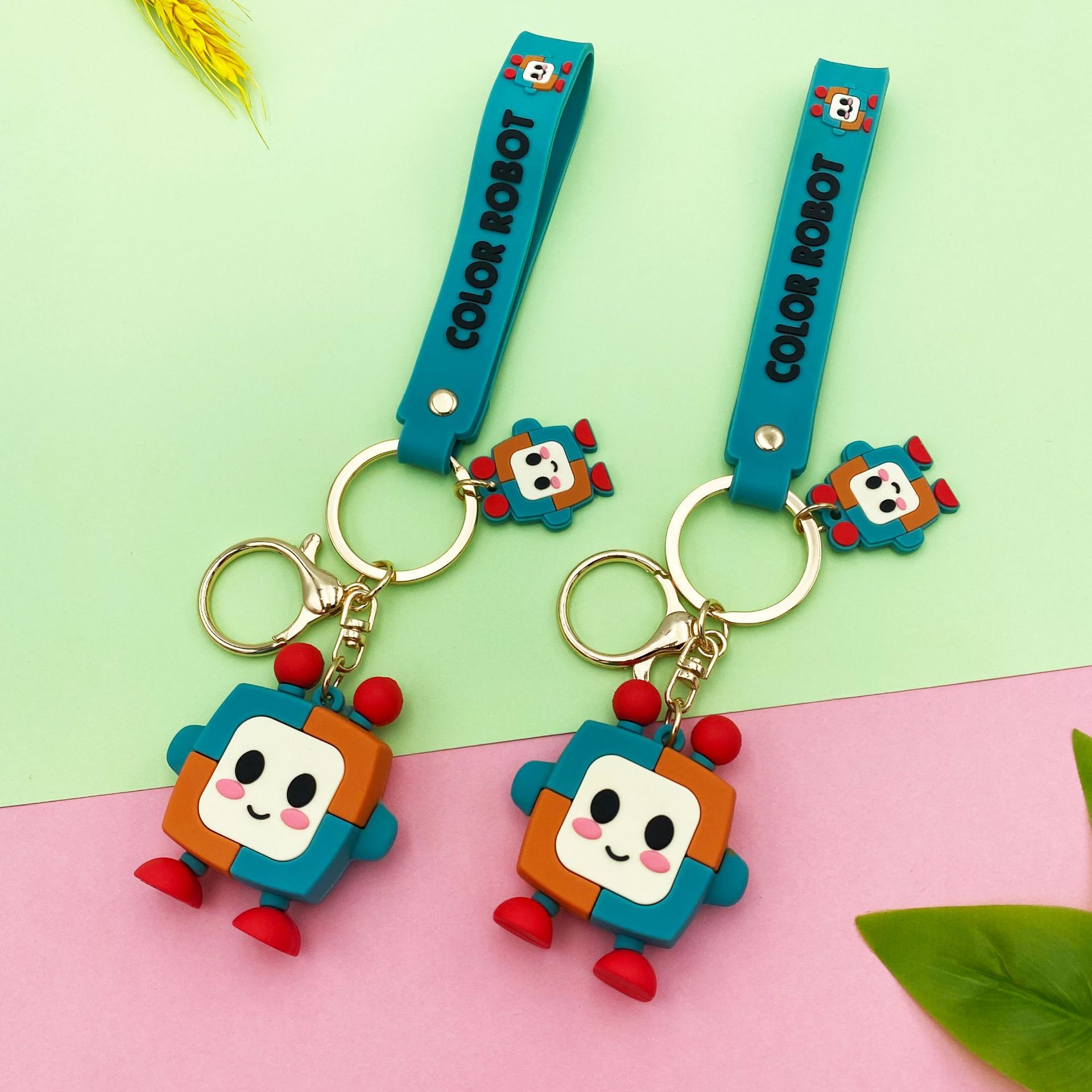 卡通机器人钥匙扣可爱公仔包包挂饰创意学生小礼品赠送钥匙链批发