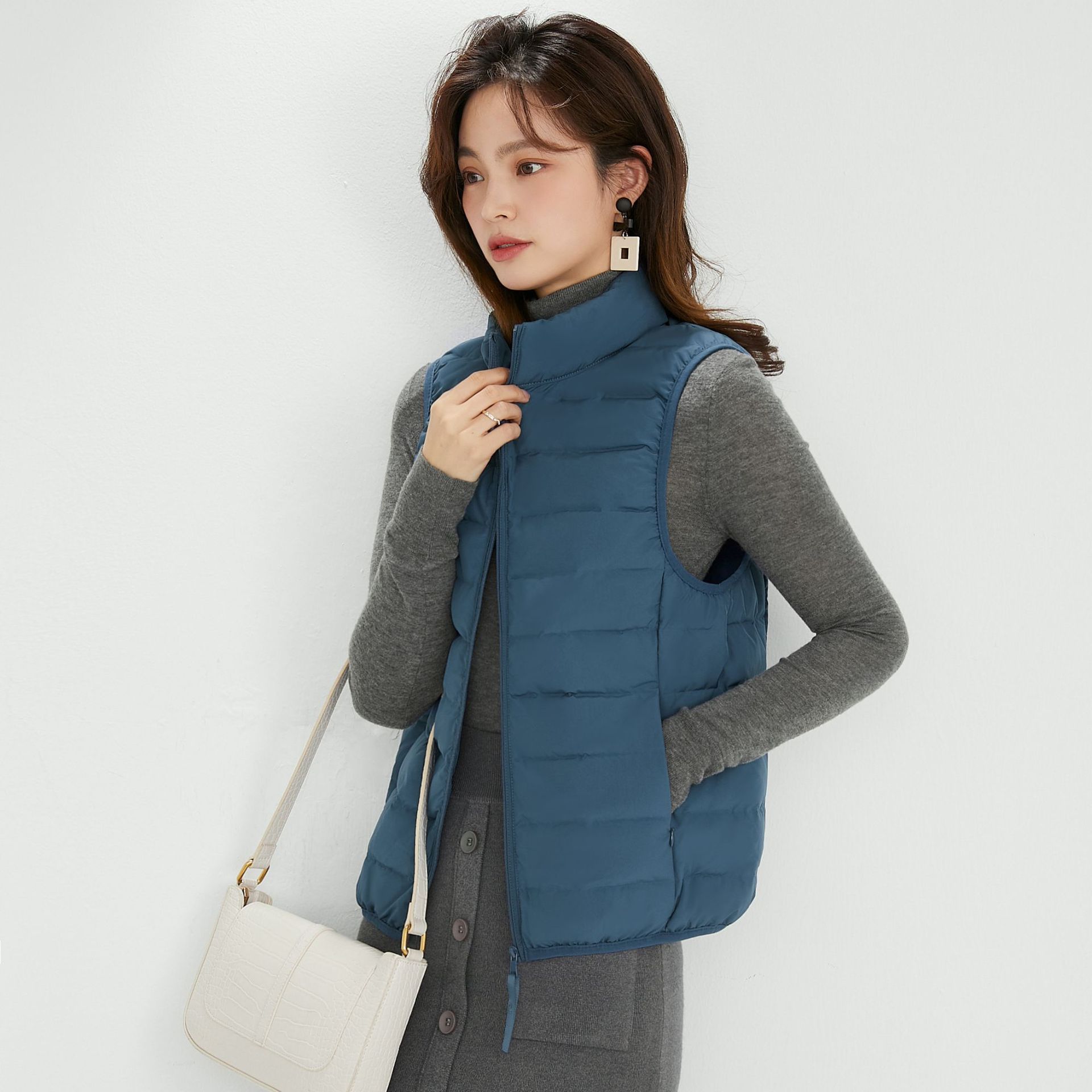 秋冬新款羽绒服女马甲韩版立领休闲保暖砍肩无袖无缝外套马夹背心