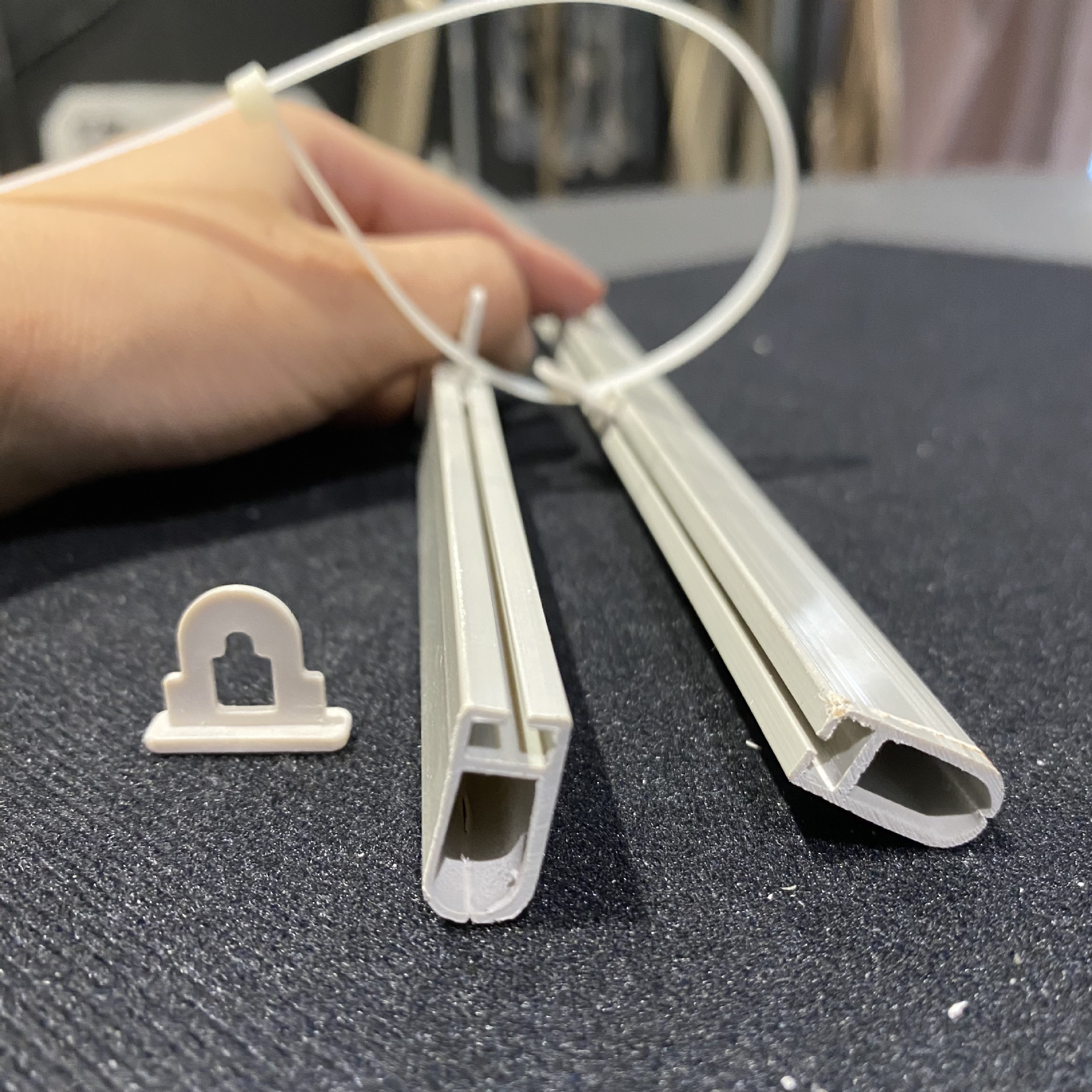 厂家供应pvc挂轴杆 海报塑料画轴杆海报夹 挂画轴吊旗挂轴