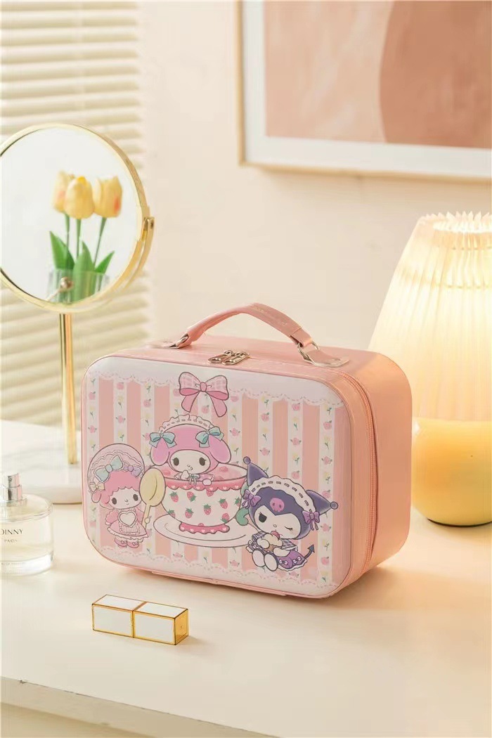 新款少女大容量化妆箱防水三丽鸥化妆包收纳箱手提便携可爱卡通