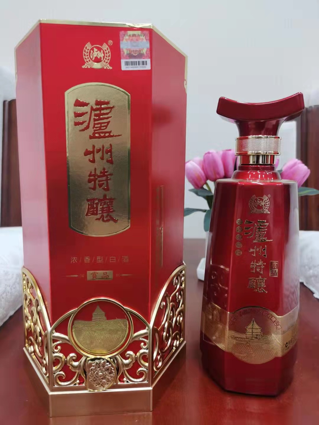 四川泸州特酿赏品 浓香型白酒 包装精美喜庆 现货批发 整箱特价酒