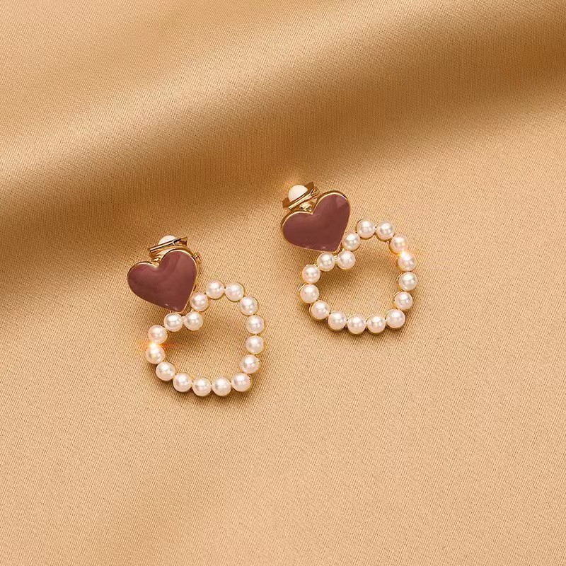 French Minority Retro Stud Earrings Hong Kong Style Heart Pearl Earrings 2024 New Fashion Design Sense Graceful Earrings Women