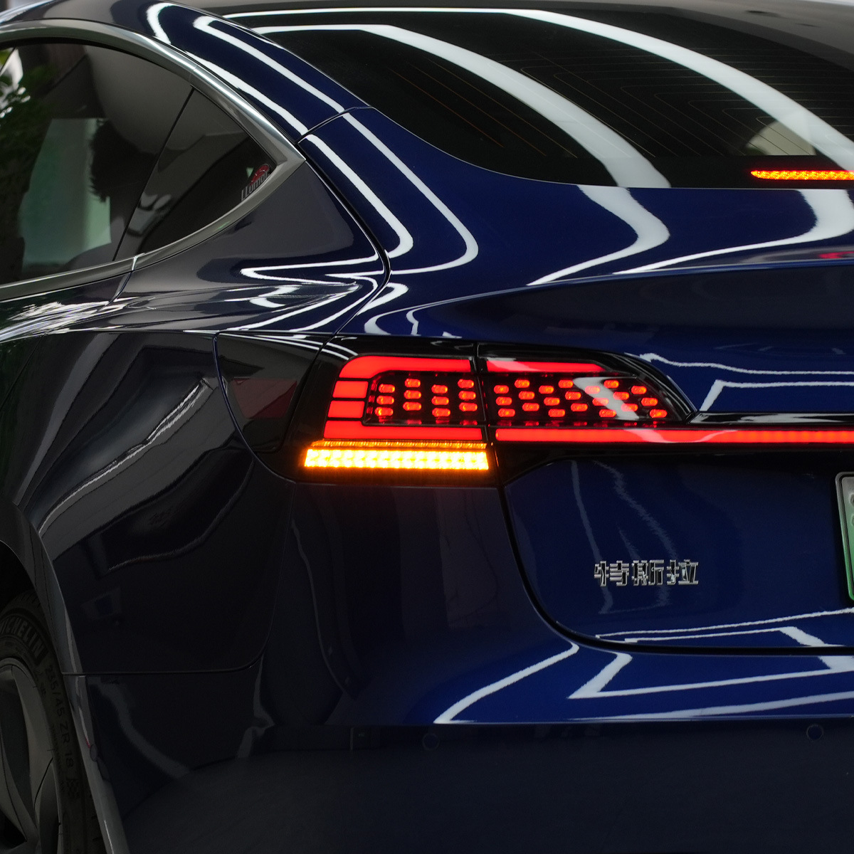 适用于特斯拉 model 3/model y尾灯总成带贯穿灯改装流光转向灯