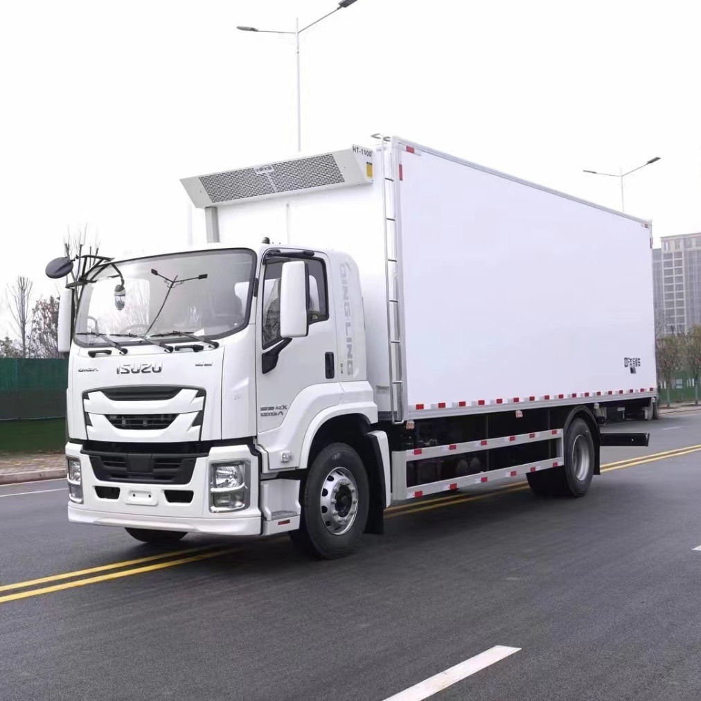 五十铃冷藏车6米8巨咖ftr重卡排半卧铺 isuzu庆铃6.