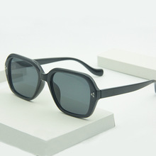 24001新款时尚铆钉窄框墨镜高级感修饰脸型太阳眼镜多色可选现货
