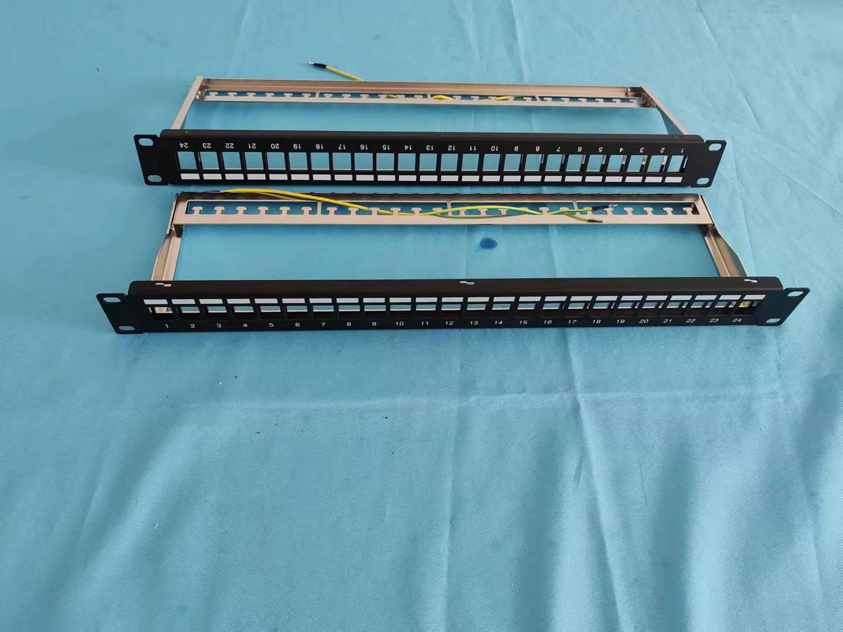 华维 1u24口屏蔽配线架空架 网络rj45 屏蔽七类万兆配线架