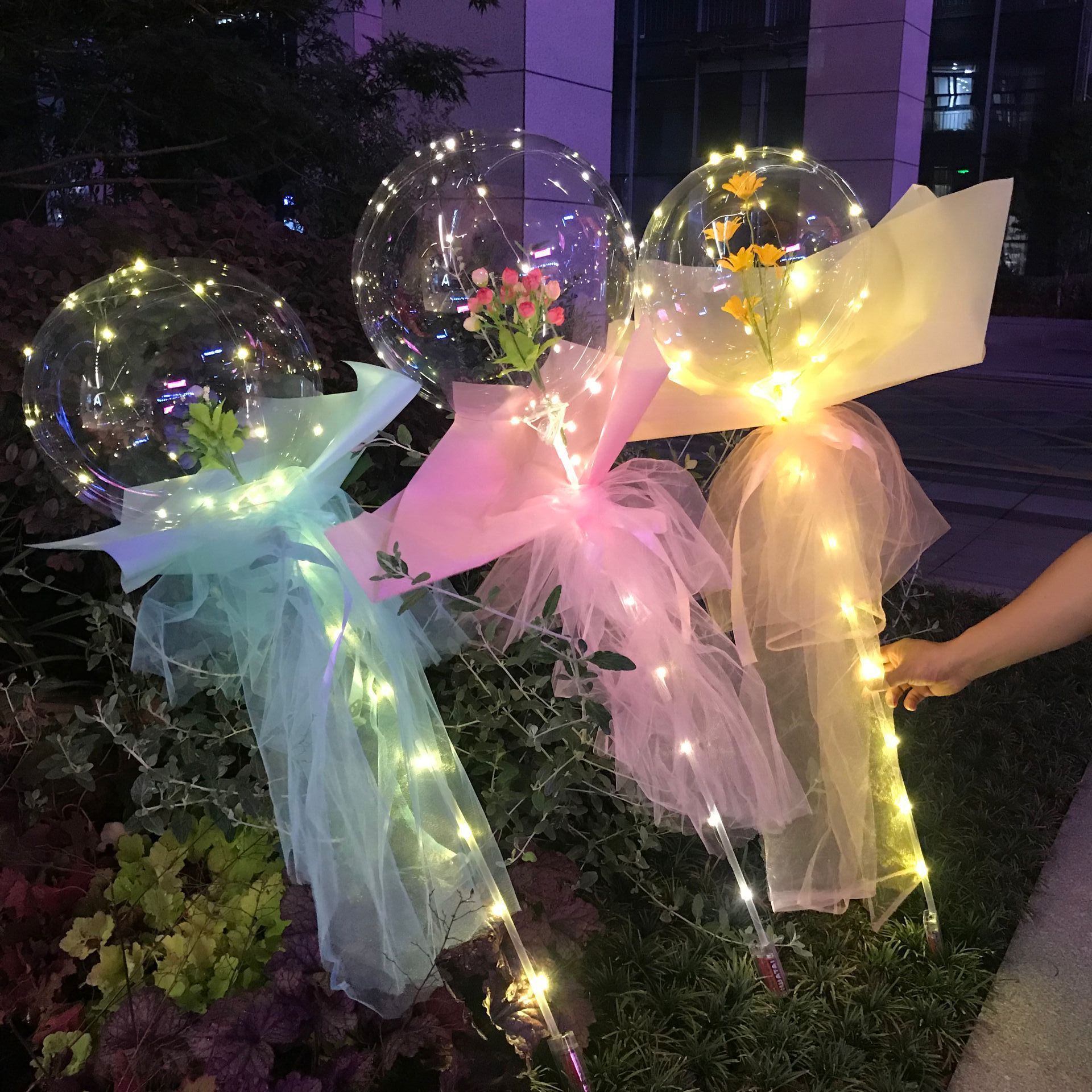 新款网红波波球批发带灯发光气球夜光微商地推卡通广场地摊货源