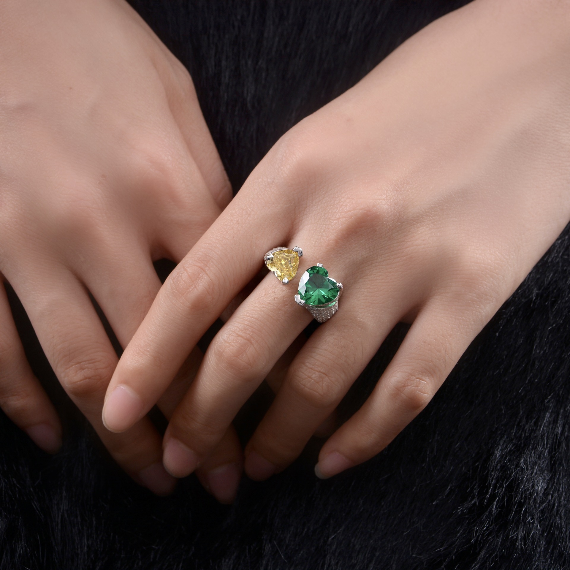 诗佩饰品2022新款纯银4ct心形8*8冰花切高碳钻戒指女奢华满钻群镶