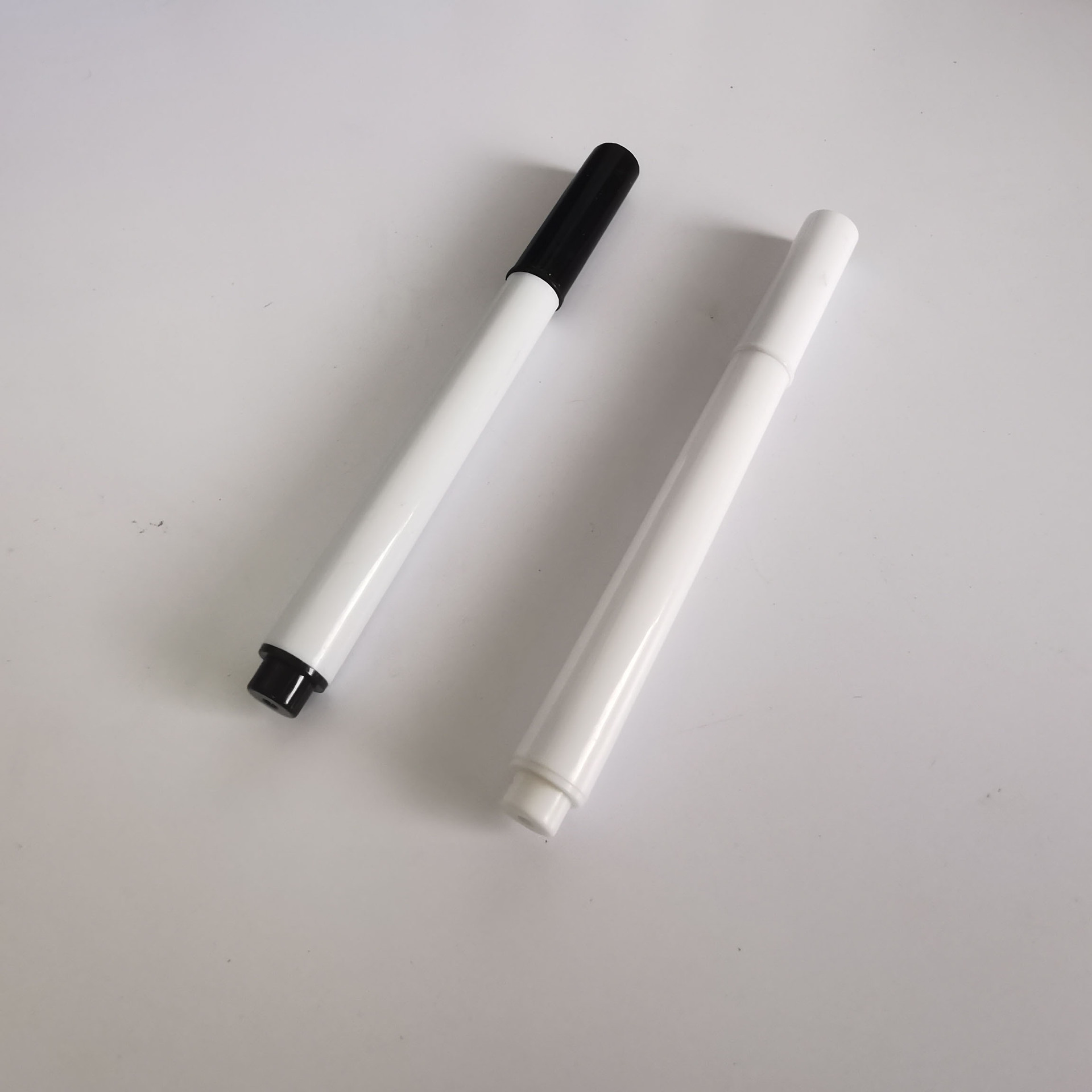 可擦水性笔白板黑板画笔句号擦写笔带擦头白色黑色