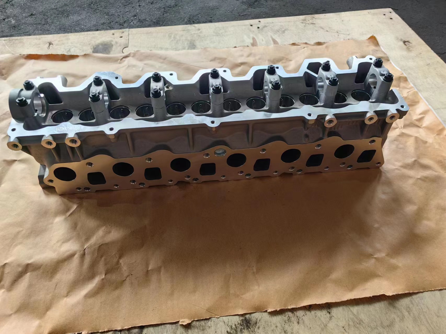 工厂直销汽车配件发动机汽缸盖rd28 908502四缸铝缸盖rd28