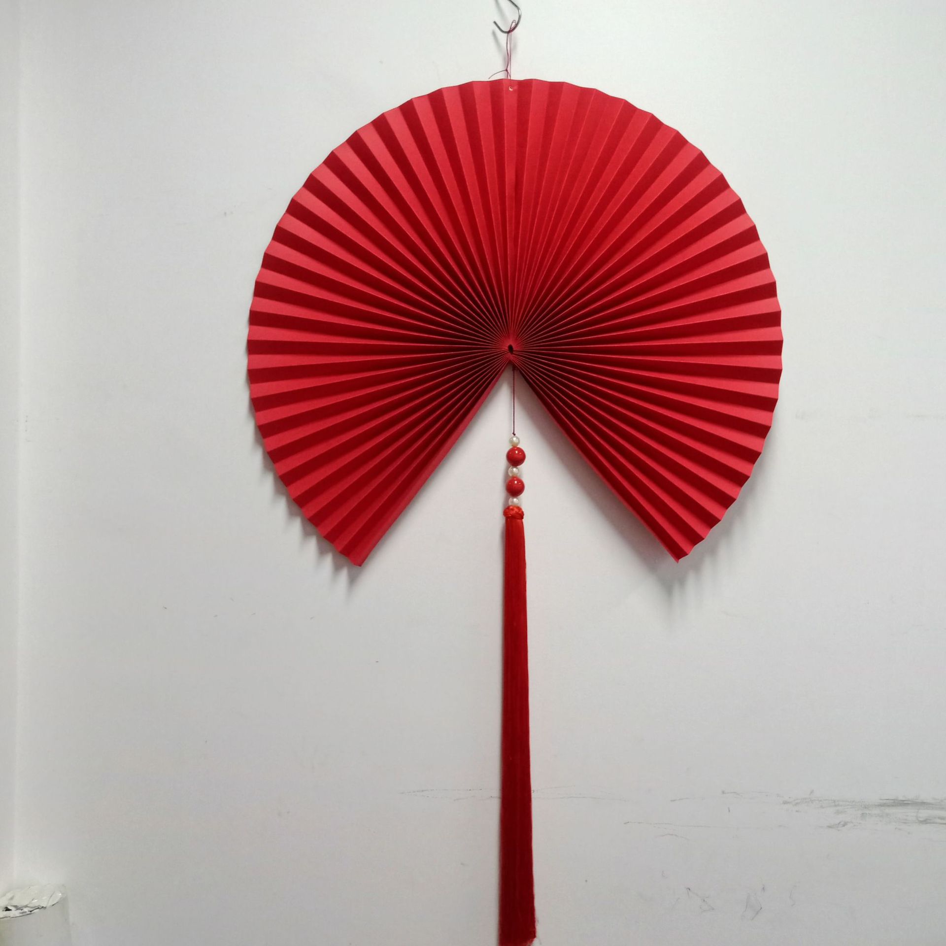 节日大型纸扇红色1米挂扇节庆装饰品背景橱窗婚礼房布置纸扇批发