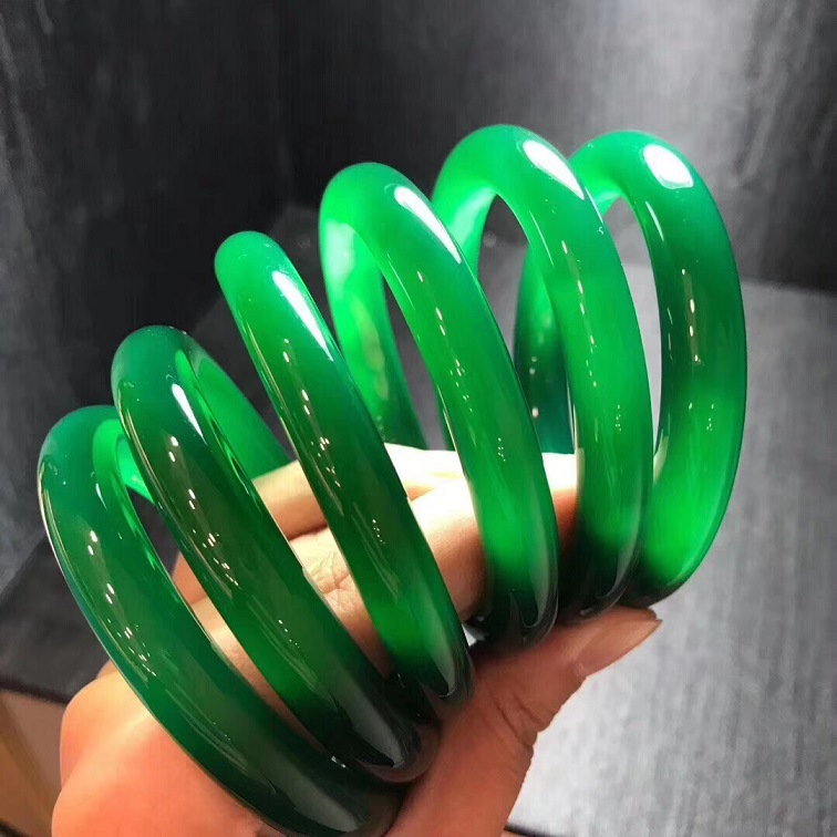 天然巴西冰种帝王绿玉髓碧玉手镯女款正品 女款圆条玉镯子