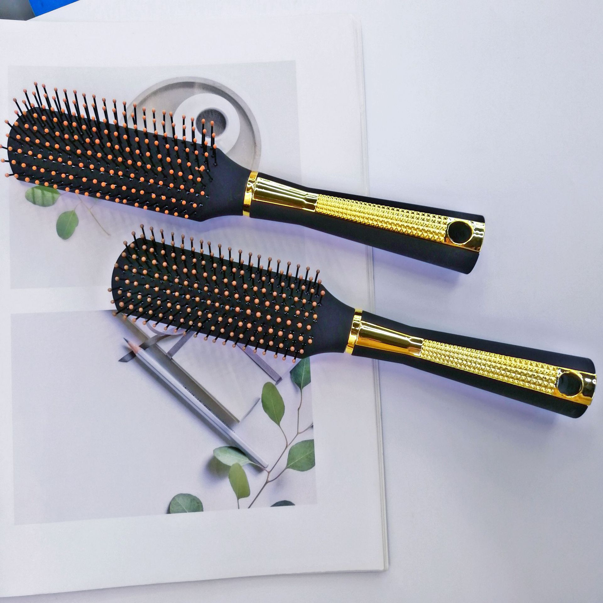 黑色手感漆内扣排骨造型梳 吹风直发专用造型梳子