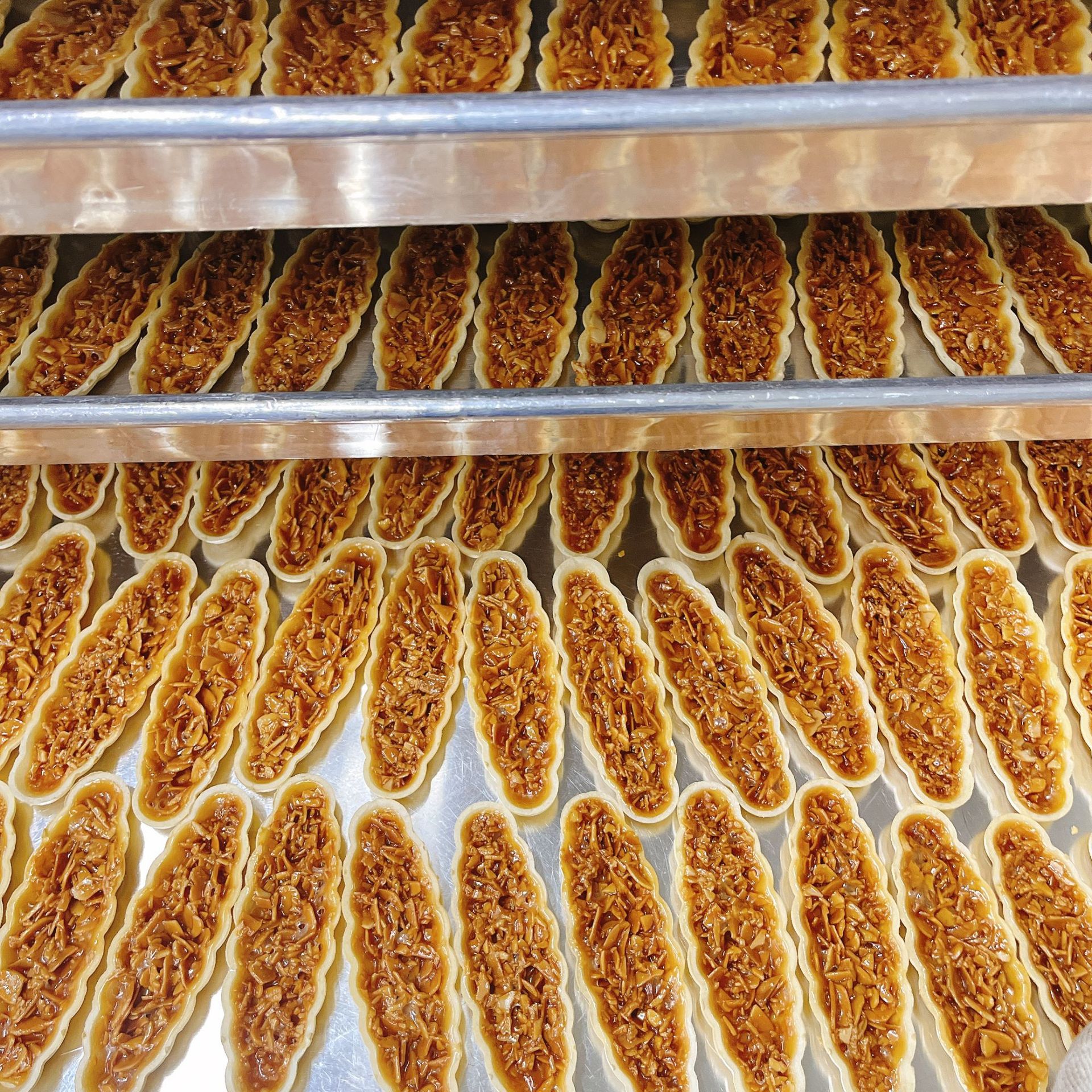 网红糯米船 防风林 焦糖杏仁片饼干 手工风味坚果休闲零食批发