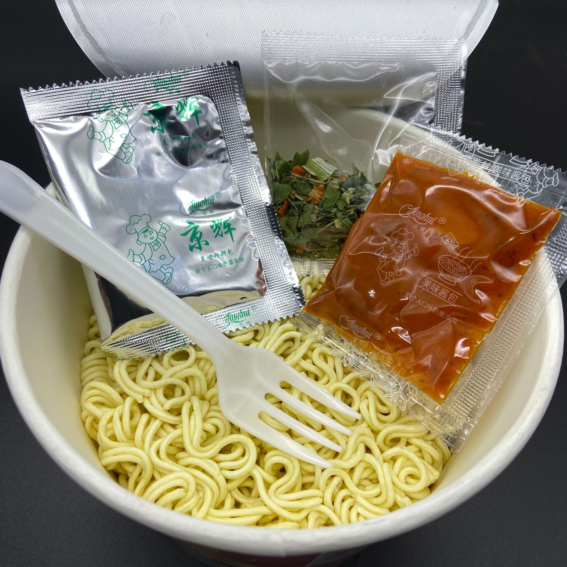 整箱桶装方便面清真食品可混搭批发红烧香辣小鸡炖蘑菇麻辣牛肉面