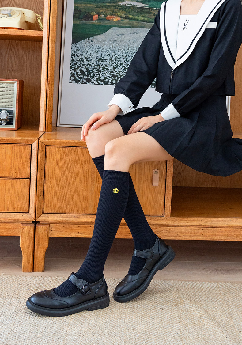 春秋精梳棉刺绣皇冠中筒袜女jk学生长筒及膝小腿袜日系ins学院风