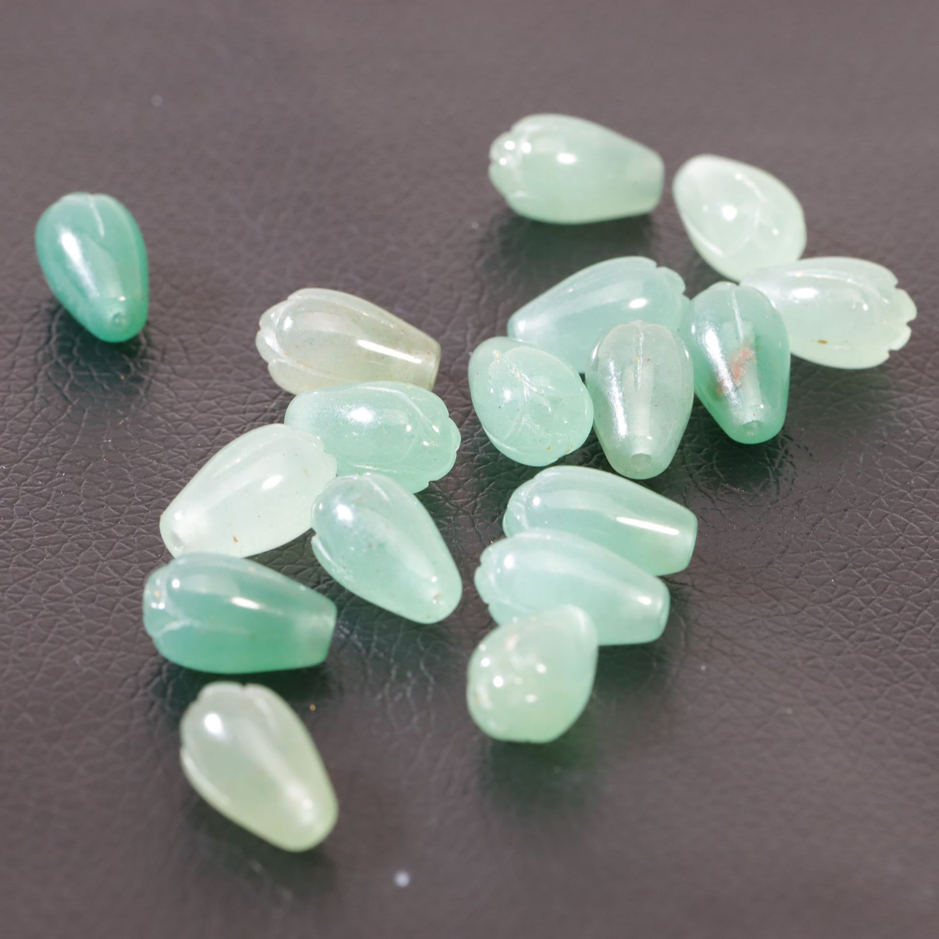 天然东陵玉半孔玉兰花吊坠玉石diy配饰 耳环 挂件饰品 厂家批发