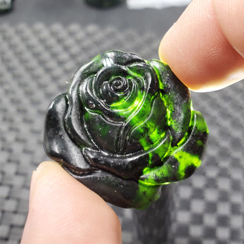 玉石挂件新疆和田墨玉玫瑰花挂件墨绿蛇纹石玉玫瑰花吊坠项链坠