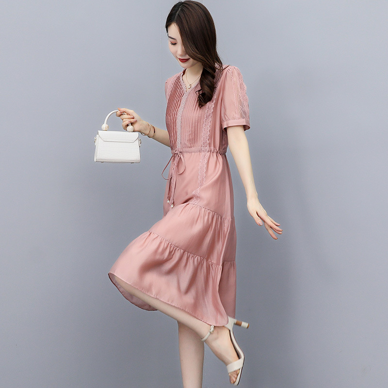粉色连衣裙夏季女2021年新款系带v领时髦流行小个子夏天穿的裙子