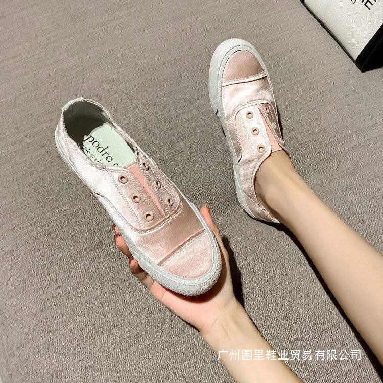 西班牙小众绸缎小白鞋女2025新款帆布运动板鞋平底休闲一脚蹬鞋女
