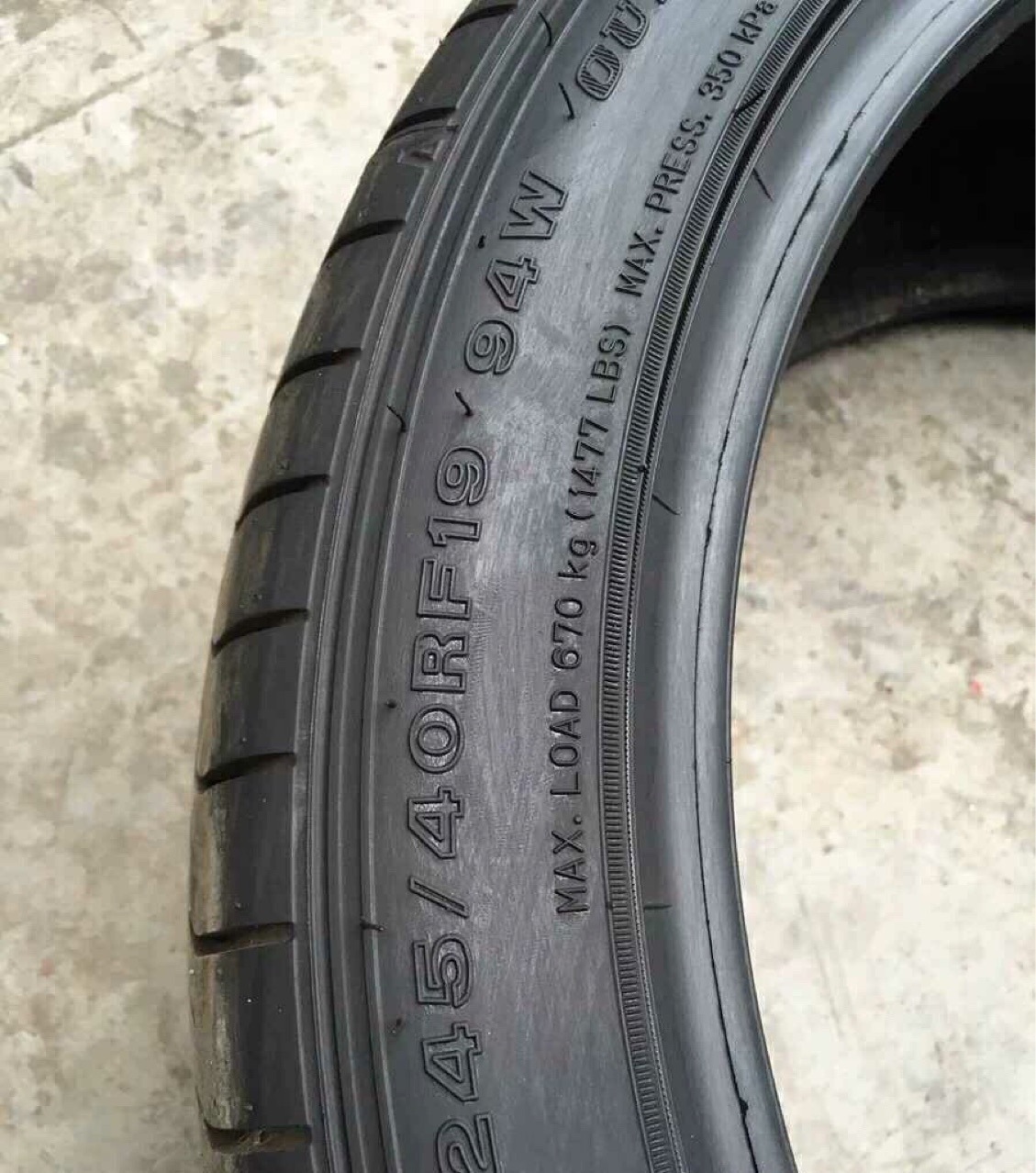 二手九成新邓禄普防爆轮胎245/40r19 rf 94w maxx050