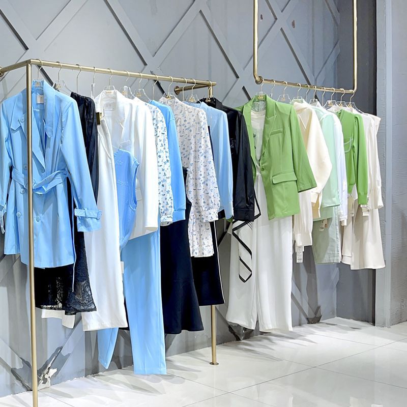 设计师品牌折扣女装艺素国际实体店货源批发进货反季尾货供应商