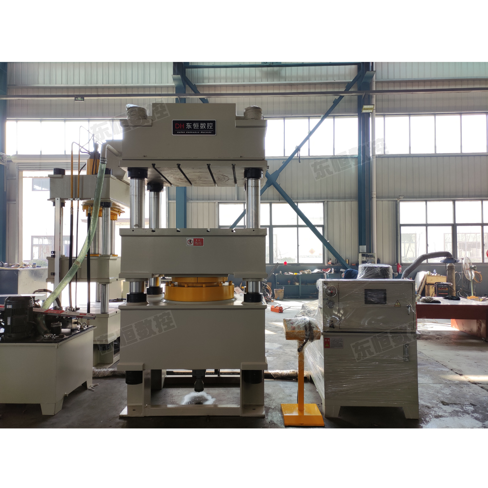 出口型液压机 500吨下顶出单缸压力机 国际贸易商俄罗斯滕州压机