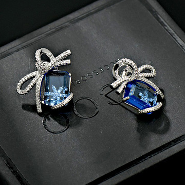 清仓大牌范轻奢蝴蝶结锆石耳钉方形925银针蓝色水晶何家网红耳钉
