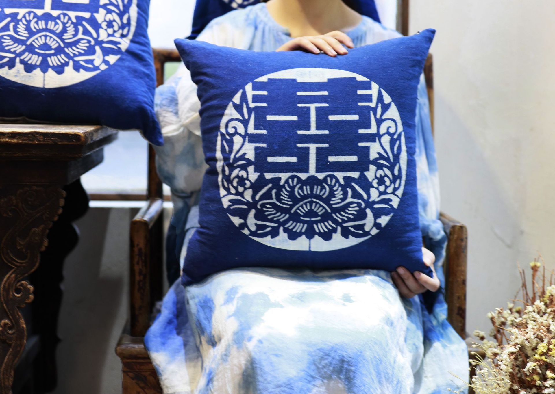 原创蓝染蜡染抱枕植物染靠垫靠枕民宿靠包复古文艺扎染布艺