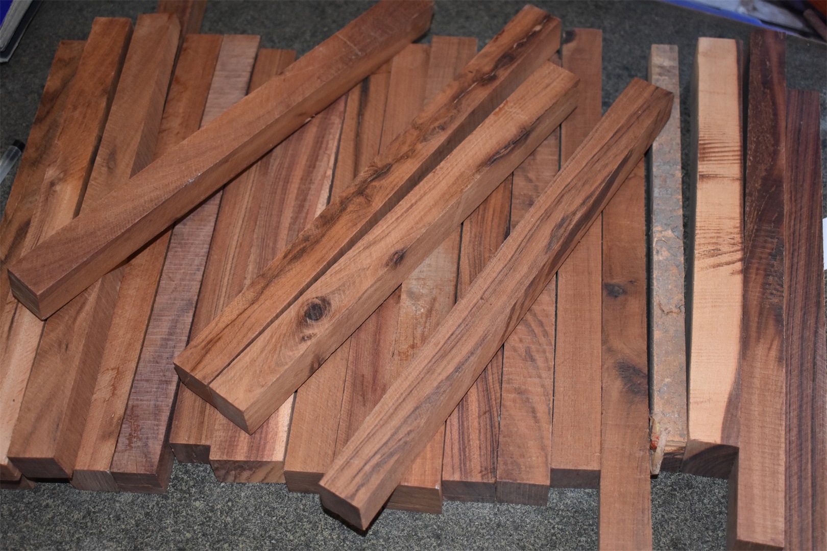 非洲花梨原木佛珠料雕刻练手实木块料小件料diy红木条料重量2斤