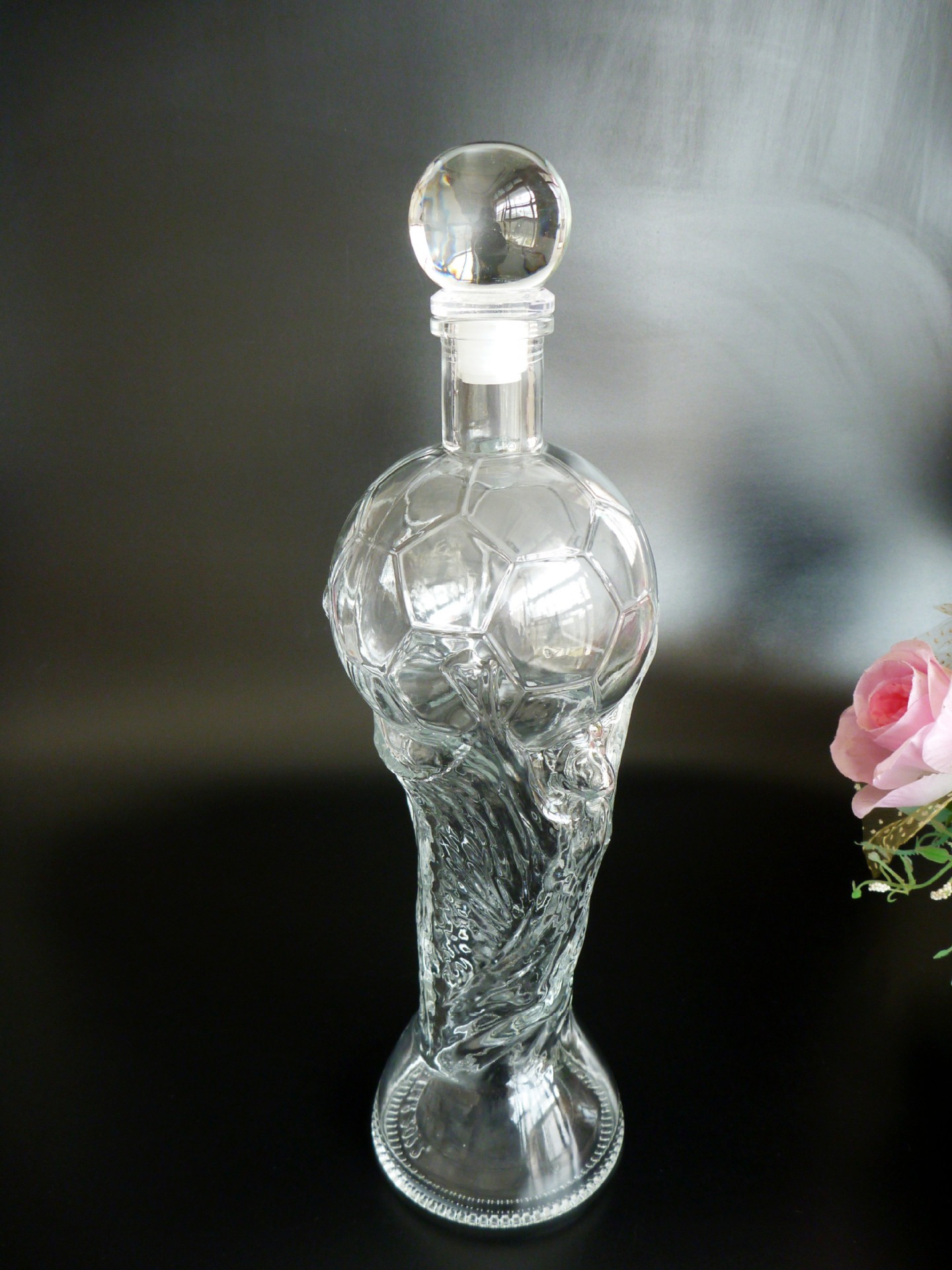 定做750ml饮料瓶 工艺玻璃瓶 内雕刻玻璃工艺品 足球世界杯纪念品
