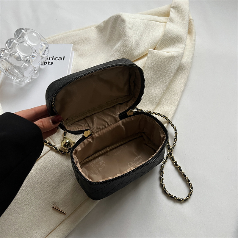 Classic Style Rhombus Chain Mini Portable Makeup Box Bag 2022 Fashion Shoulder Messenger Bag Fashion Ins