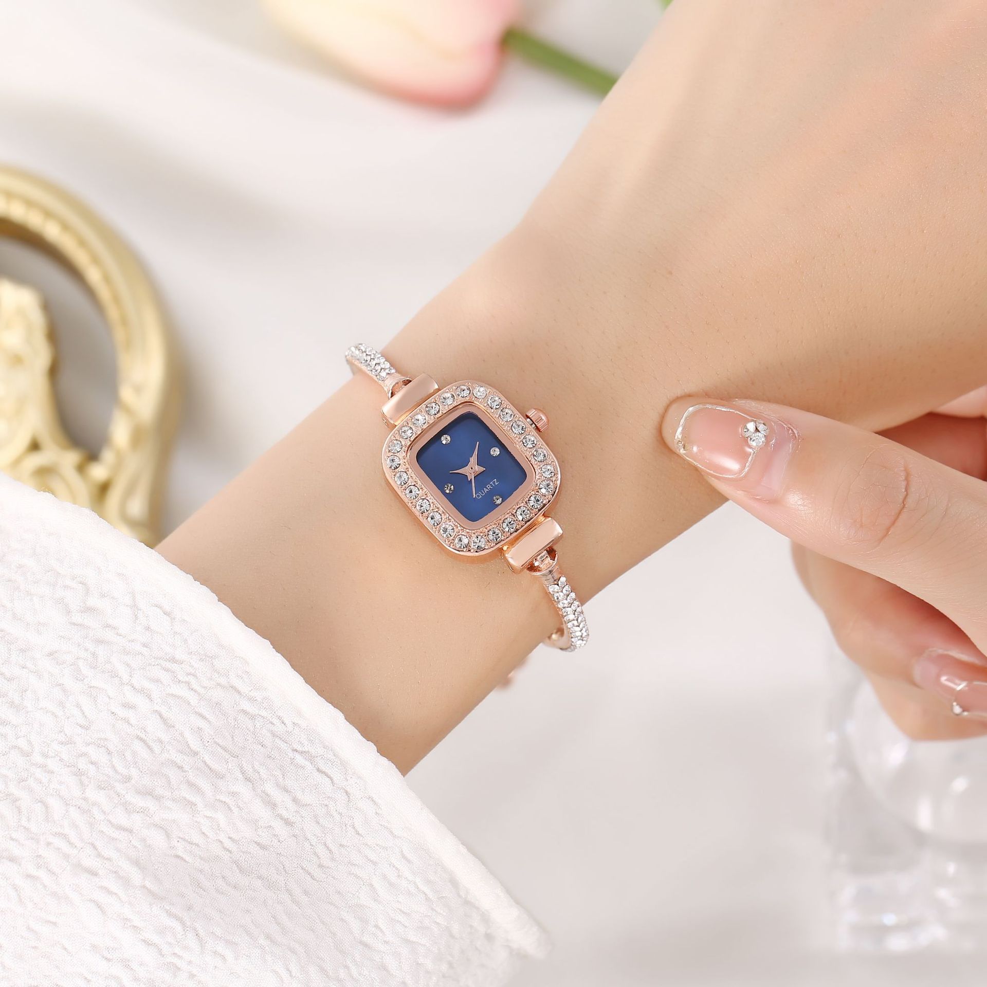 New Fashion Diamond Square Women's Watch Free Adjustment Bracelet Watch Women's Quartz Watch Wholesale