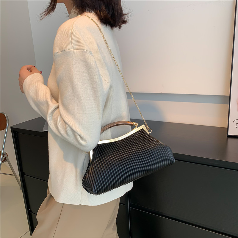 Chain Clipped Button Women's Bag 2022 New Fashion Shell Bag Popular Pleated Women's Shoulder Bag Crossbody Handbag