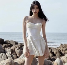 越南小众白色显瘦抹胸裙海边纯欲温柔风吊带连衣裙海南度假沙滩裙