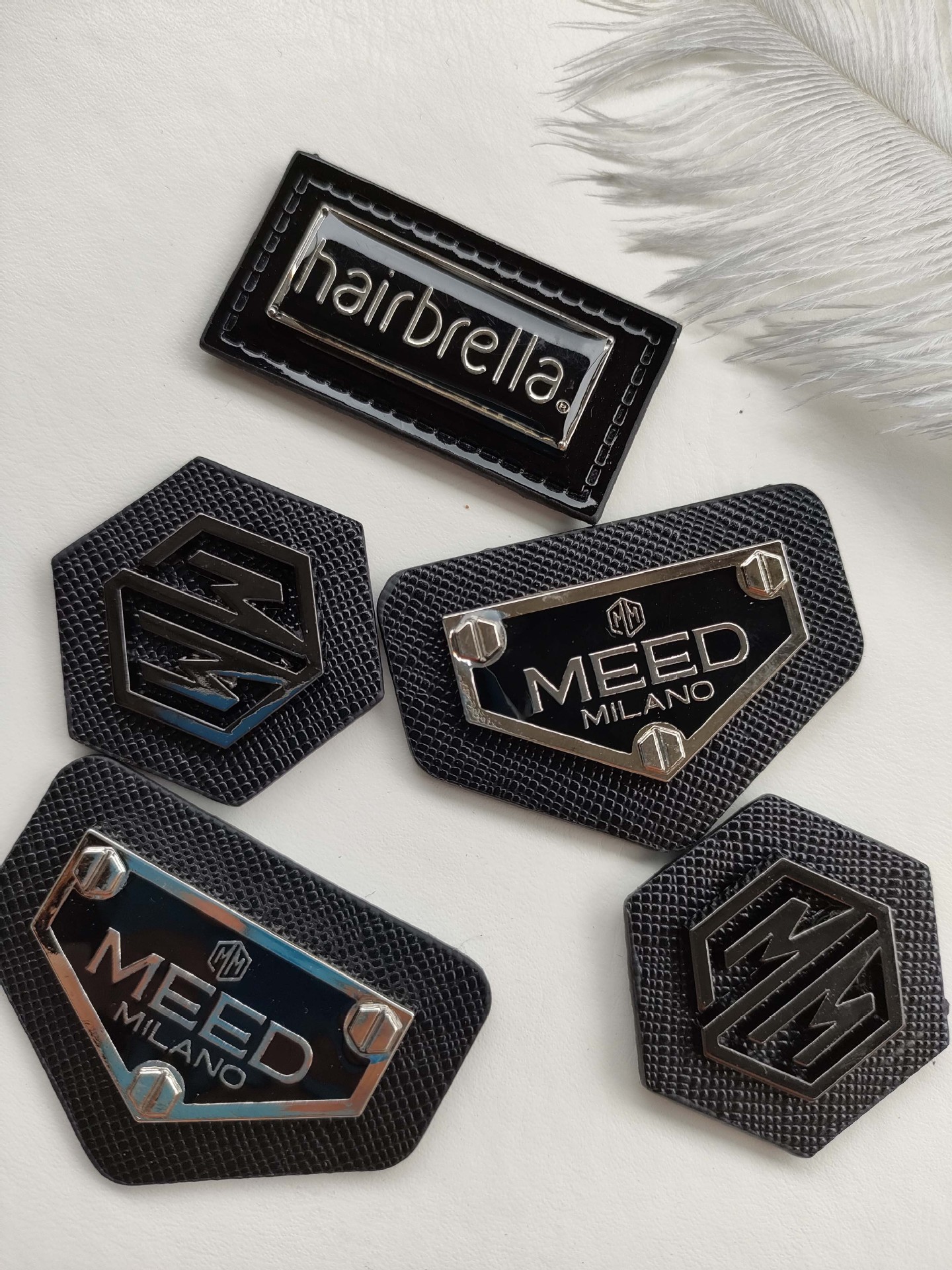 定制箱包五金皮标 仿皮凸印压印logo方形皮牌 牛仔裤金属皮标