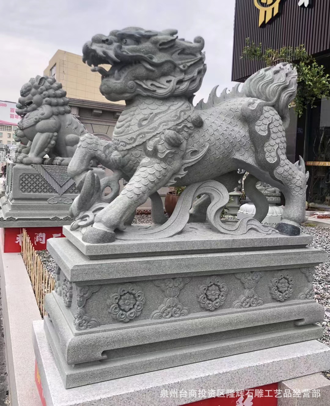 石雕麒麟狮子 晚霞红石雕麒麟 酒店门口摆件青石麒麟石雕麒麟一对