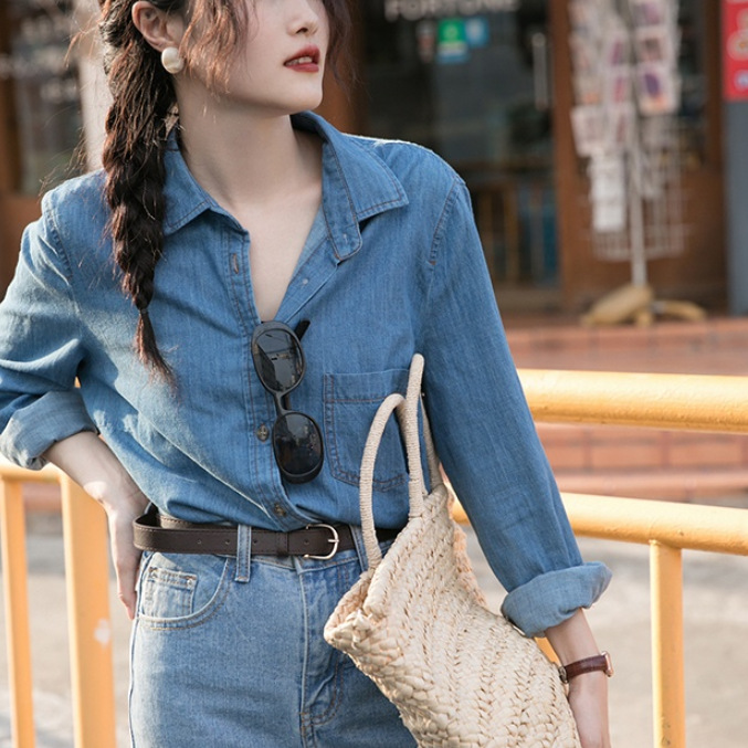 2021新款春装设计感小众复古蓝色牛仔衬衫女内搭打底上衣长袖薄