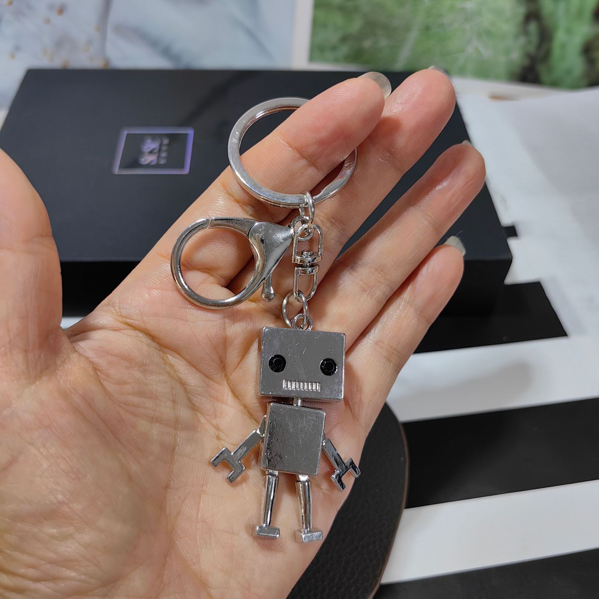 Cross-Border Hot Alloy Carton Robot Car Key Ring Big Head Movable Robot Keychain Pendant