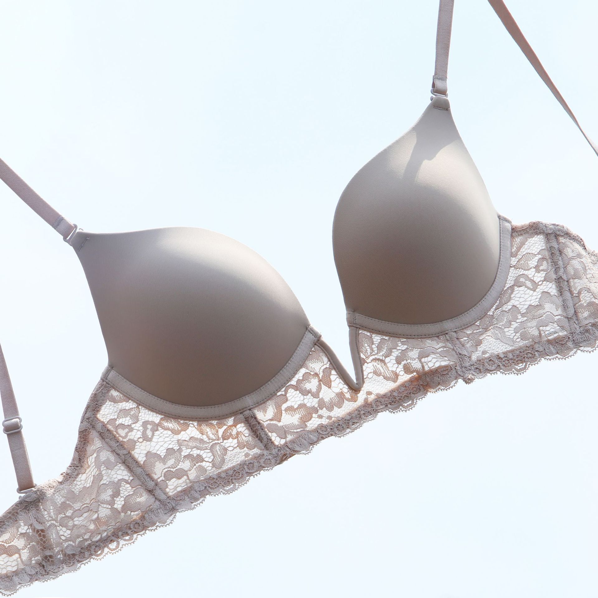 性感深v大露背无痕内衣女薄款聚拢防下垂蕾丝文胸2022新爆款bra