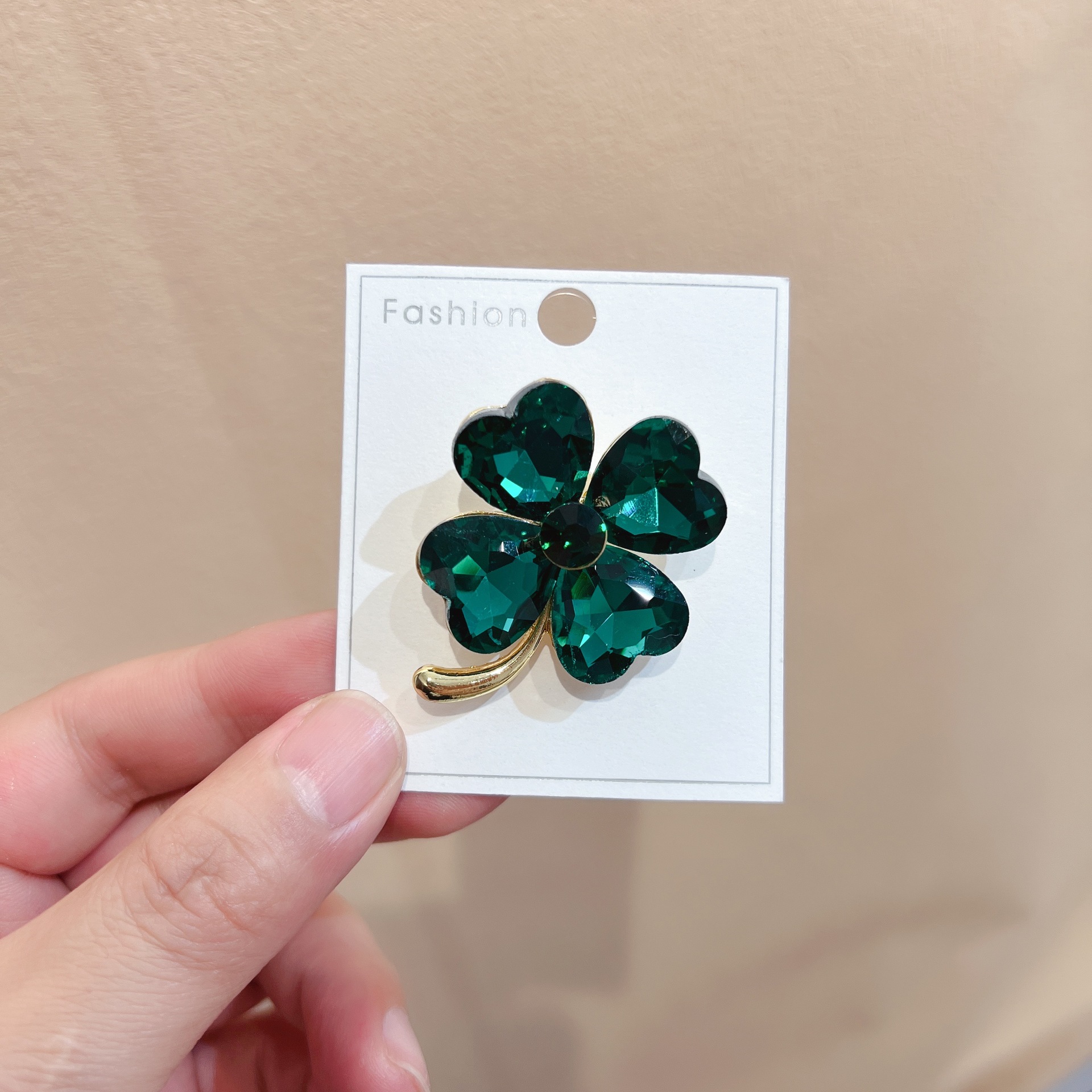 New Affordable Luxury Style Glass Emerald Green Clover Alloy Brooch Independent Packaging Clothing Accessories Clover Corsage