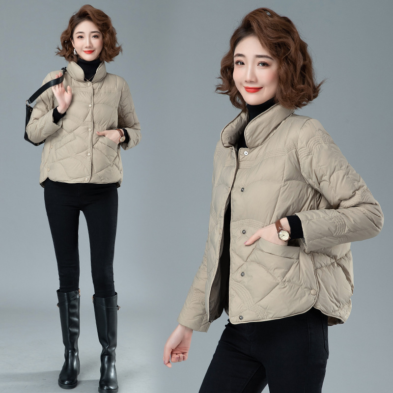 轻薄羽绒服女短款2021年新款冬季时尚洋气小个子白鸭绒简约外套潮