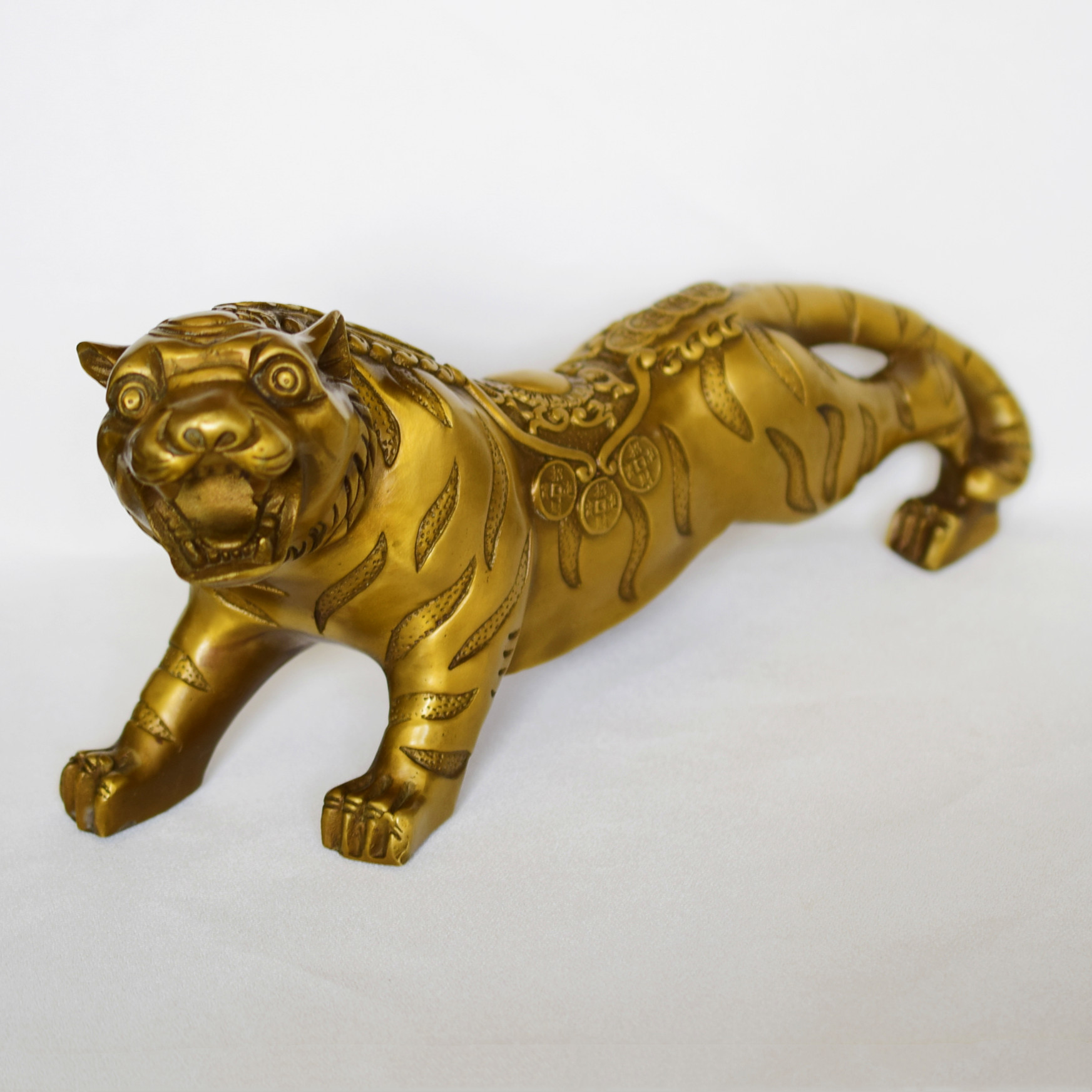 黄铜生肖虎摆件金钱虎老虎办公室客厅虎虎生威虎年摆饰虎啸山河